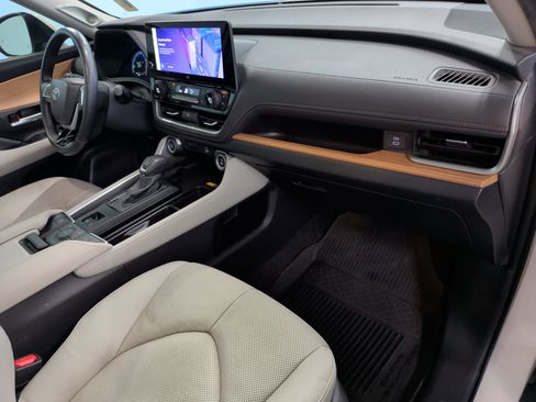 Used 2024 Toyota Grand Highlander Limited image 35