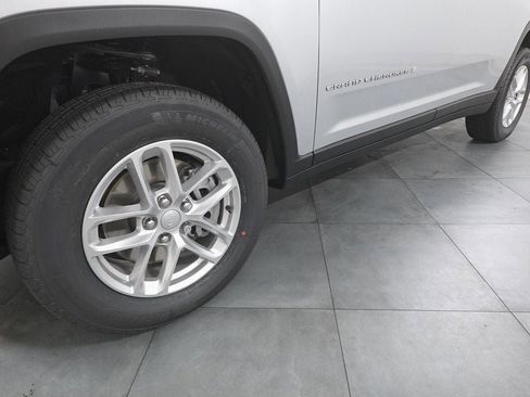 New 2025 Jeep Grand Cherokee L Laredo w/ Luxury Tech Group I image 31