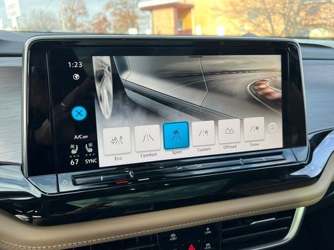 New 2026 Volkswagen Atlas Cross Sport SE image 24