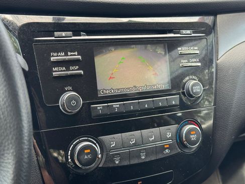 Used 2016 Nissan Rogue SV AWD/4WD image 18