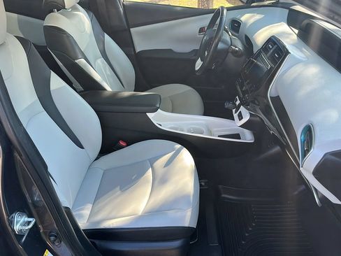 Used 2017 Toyota Prius Four w/ Advanced Technology Package FWD image 23