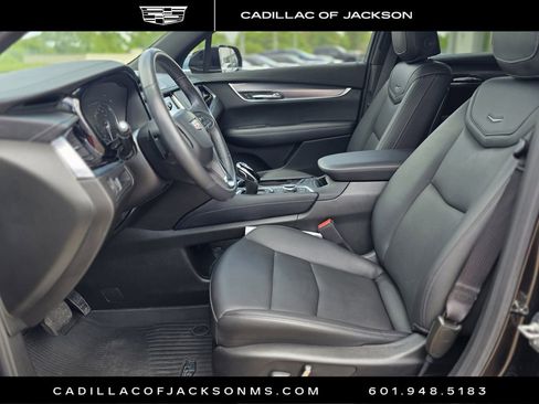 Certified 2025 Cadillac XT6 Luxury FWD image 18