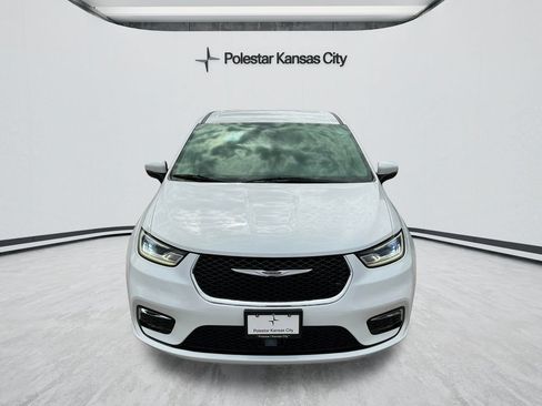 Used 2023 Chrysler Pacifica Touring-L FWD image 9