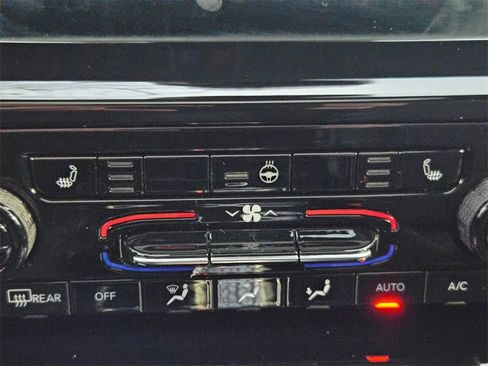 New 2025 Jeep Grand Cherokee Altitude image 24