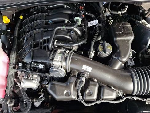 Used 2025 Jeep Grand Cherokee L Limited w/ Black Appearance Package image 27