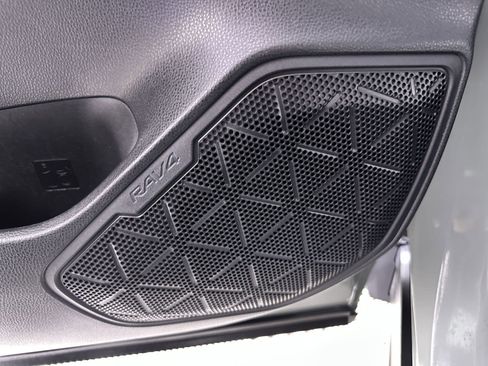 Used 2022 Toyota RAV4 XLE image 61