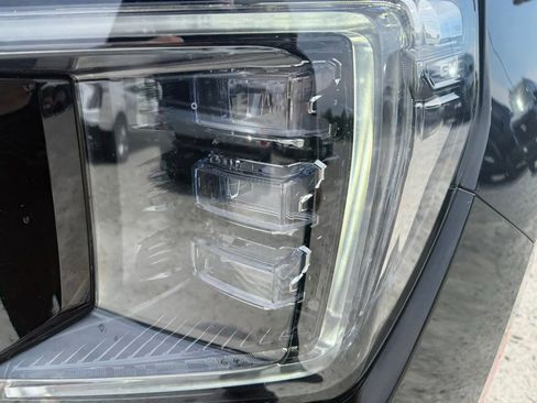 Used 2024 GMC Yukon Denali Ultimate AWD/4WD image 9