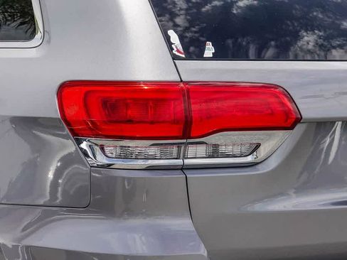 Used 2017 Jeep Grand Cherokee Laredo RWD image 7