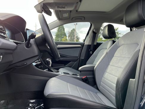 Used 2025 Volkswagen Jetta SE image 28