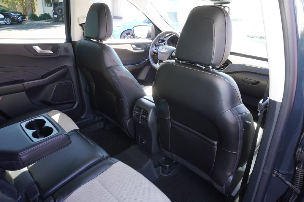 Used 2022 Ford Escape Titanium w/ Titanium Elite Package AWD/4WD image 13