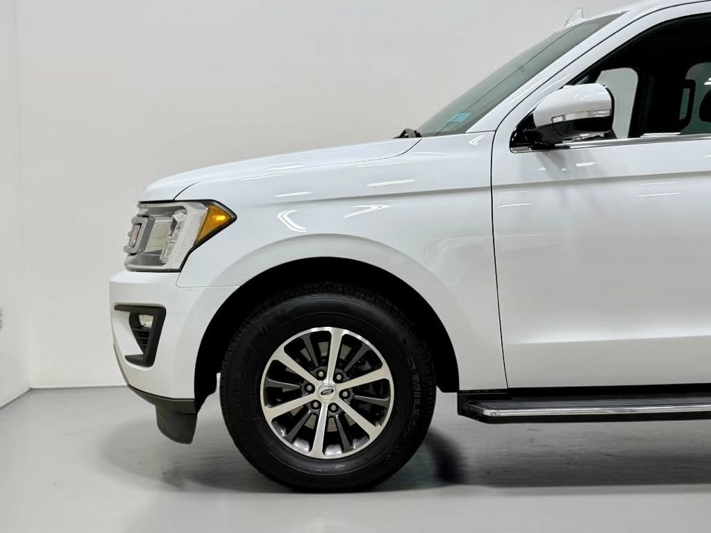 Used 2019 Ford Expedition XLT w/ Equipment Group 202A AWD/4WD image 14