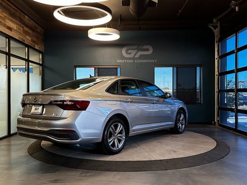 Used 2024 Volkswagen Jetta SE image 3