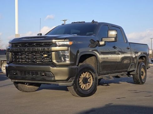 Used 2022 Chevrolet Silverado 2500 Custom w/ Custom Value Package image 2