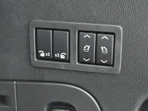 Used 2020 Chevrolet Tahoe Premier AWD/4WD image 38