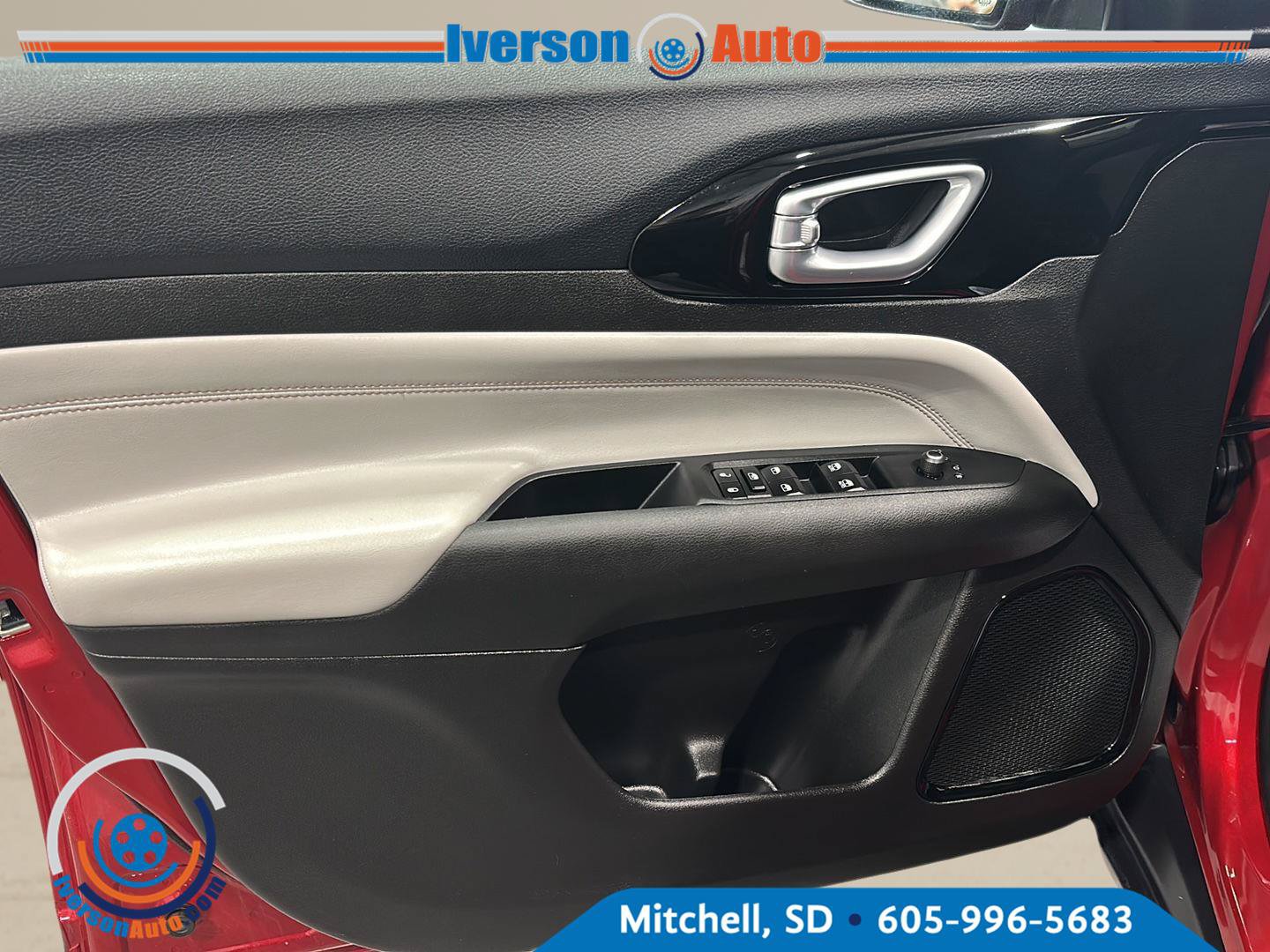 Used 2025 Jeep Compass Limited AWD/4WD image 13