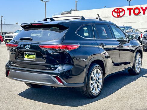 Used 2023 Toyota Highlander Limited FWD image 6