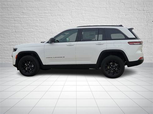 New 2026 Jeep Grand Cherokee Altitude image 2