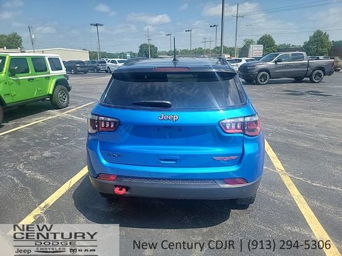 Used 2025 Jeep Compass Trailhawk AWD/4WD image 4