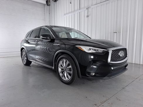 Used 2019 INFINITI QX50 Luxe w/ Navigation Package AWD/4WD image 3