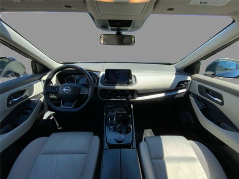 Used 2025 Nissan Rogue SV AWD/4WD image 21