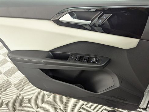 Used 2025 Volkswagen Taos S image 27