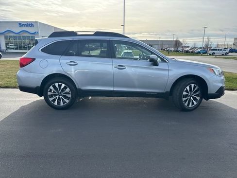 Used 2017 Subaru Outback 2.5i Limited image 2