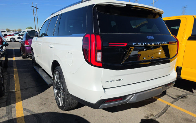 Used 2025 Ford Expedition Platinum w/ Platinum Ultimate Package AWD/4WD image 4