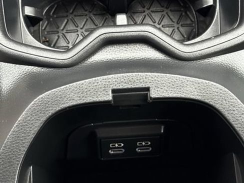Used 2025 Toyota RAV4 XLE AWD/4WD image 22