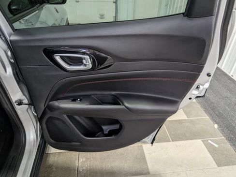 Used 2025 Jeep Compass Trailhawk AWD/4WD image 23