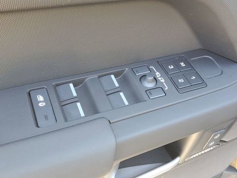 Used 2025 Land Rover Defender 130 X-Dynamic SE AWD/4WD image 9