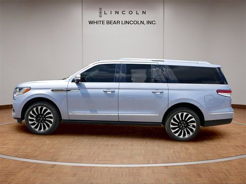 Used 2023 Lincoln Navigator L Black Label image 8