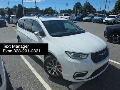 Used 2024 Chrysler Pacifica Pinnacle
