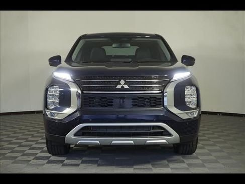 Used 2025 Mitsubishi Outlander SE AWD/4WD image 2