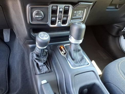 Used 2025 Jeep Wrangler Unlimited Sahara w/ Safety Group AWD/4WD image 18