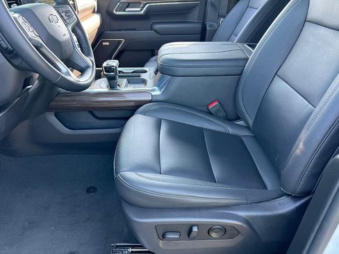 Used 2024 Chevrolet Silverado 1500 LT Trail Boss w/ Convenience Package II image 9