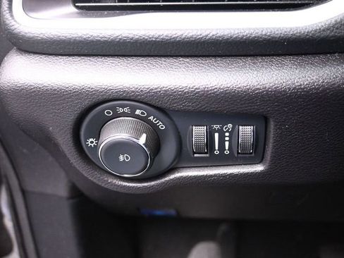 Used 2023 Chrysler Pacifica Touring-L w/ S Appearance Package image 19