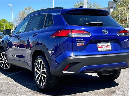 Used 2024 Toyota Corolla Cross XLE image 11