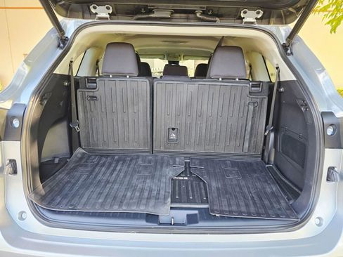 Used 2020 Toyota Highlander LE image 44