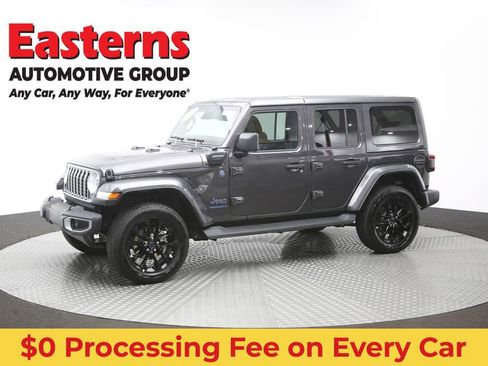 Used 2025 Jeep Wrangler Unlimited Sahara AWD/4WD image 53