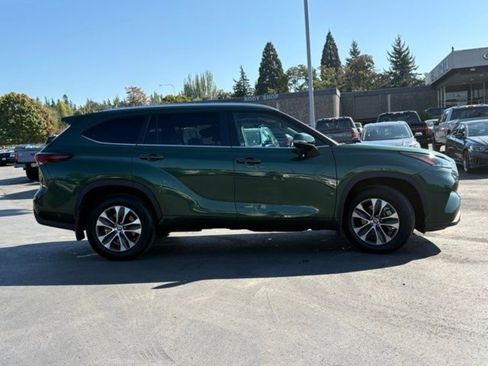 Used 2024 Toyota Highlander XLE image 46