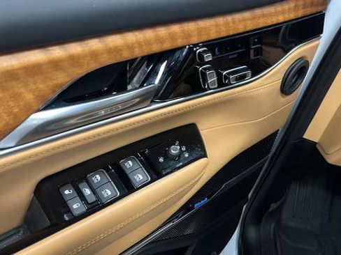 Used 2024 Jeep Grand Wagoneer Series III image 22