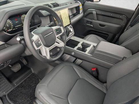 Used 2026 Land Rover Defender 130 X-Dynamic SE AWD/4WD image 3