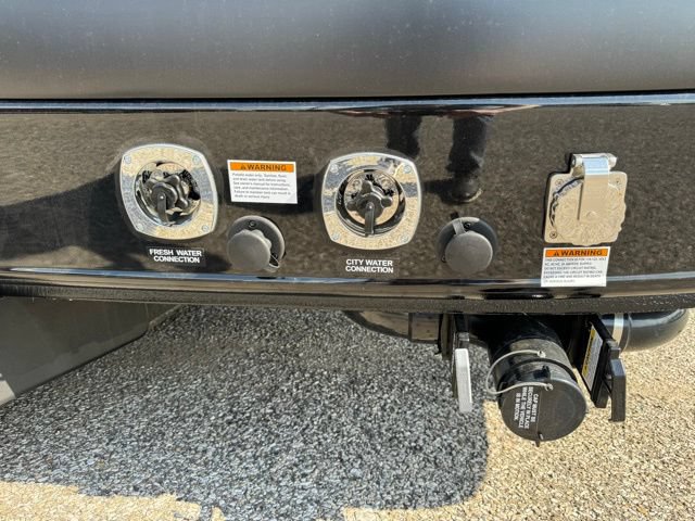 Used 2024 Mercedes-Benz Sprinter 3500 image 21