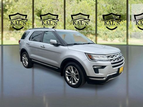 Used 2018 Ford Explorer Limited w/ Equipment Group 301A AWD/4WD image 3