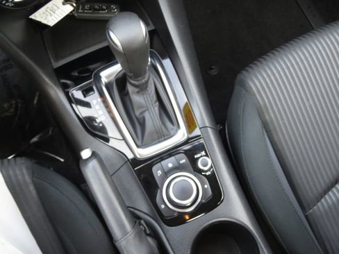 Used 2016 MAZDA MAZDA3 i Sport w/ Preferred Equipment Package FWD image 23