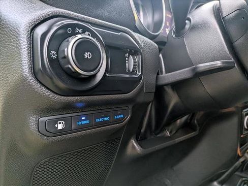 Used 2023 Jeep Wrangler Sahara w/ Cold Weather Group image 15