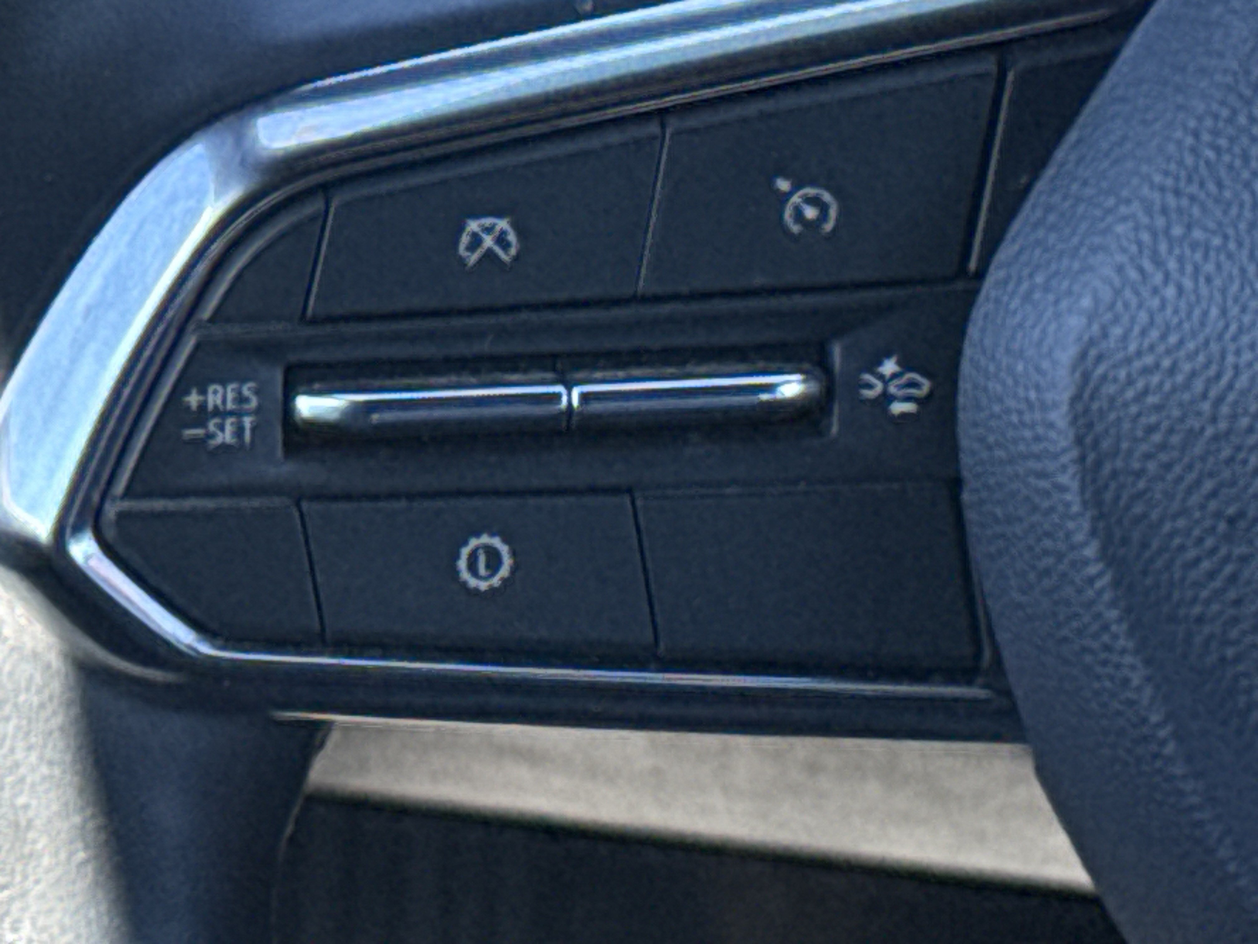 Used 2026 Chevrolet Equinox LT FWD image 19