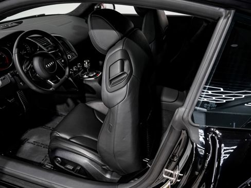 Used 2010 Audi R8 V10 image 19