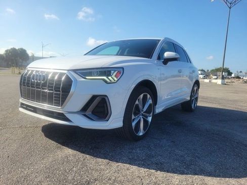 Used 2020 Audi Q3 2.0T Premium Plus w/ Premium Plus Package AWD/4WD image 2