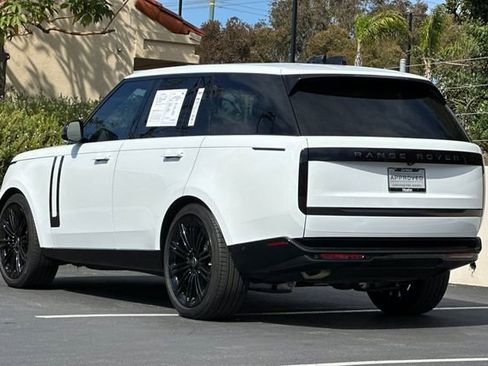 Used 2025 Land Rover Range Rover SE image 3